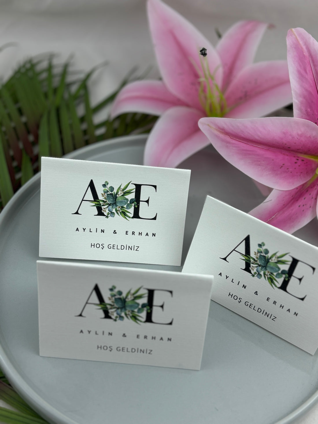 Tischnamensschilder – Elegantes Design für Verlobung und Hochzeit