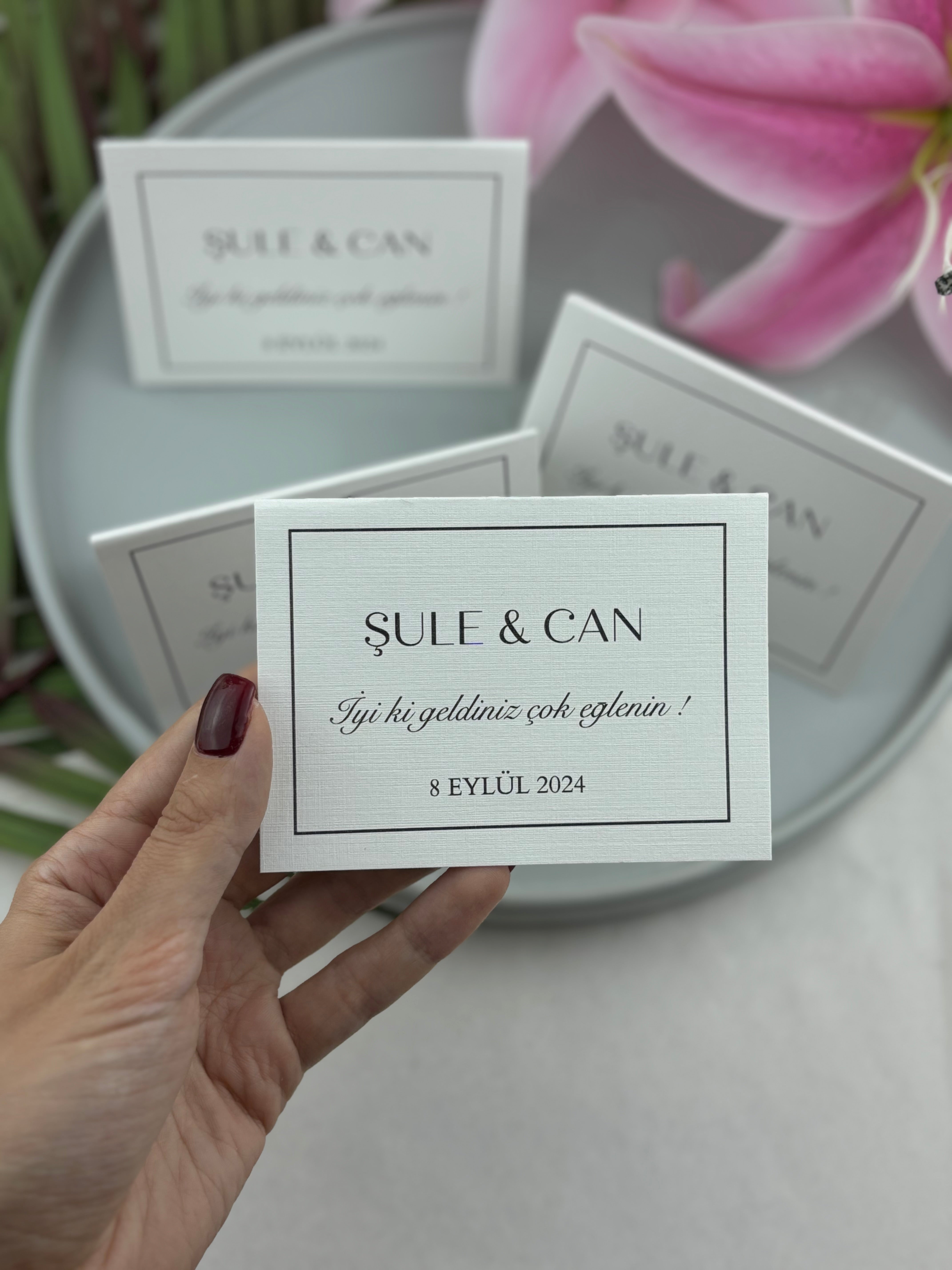 ince çerçeveli kişiye özel masa isimliği, 10,5 × 7,5 cm
