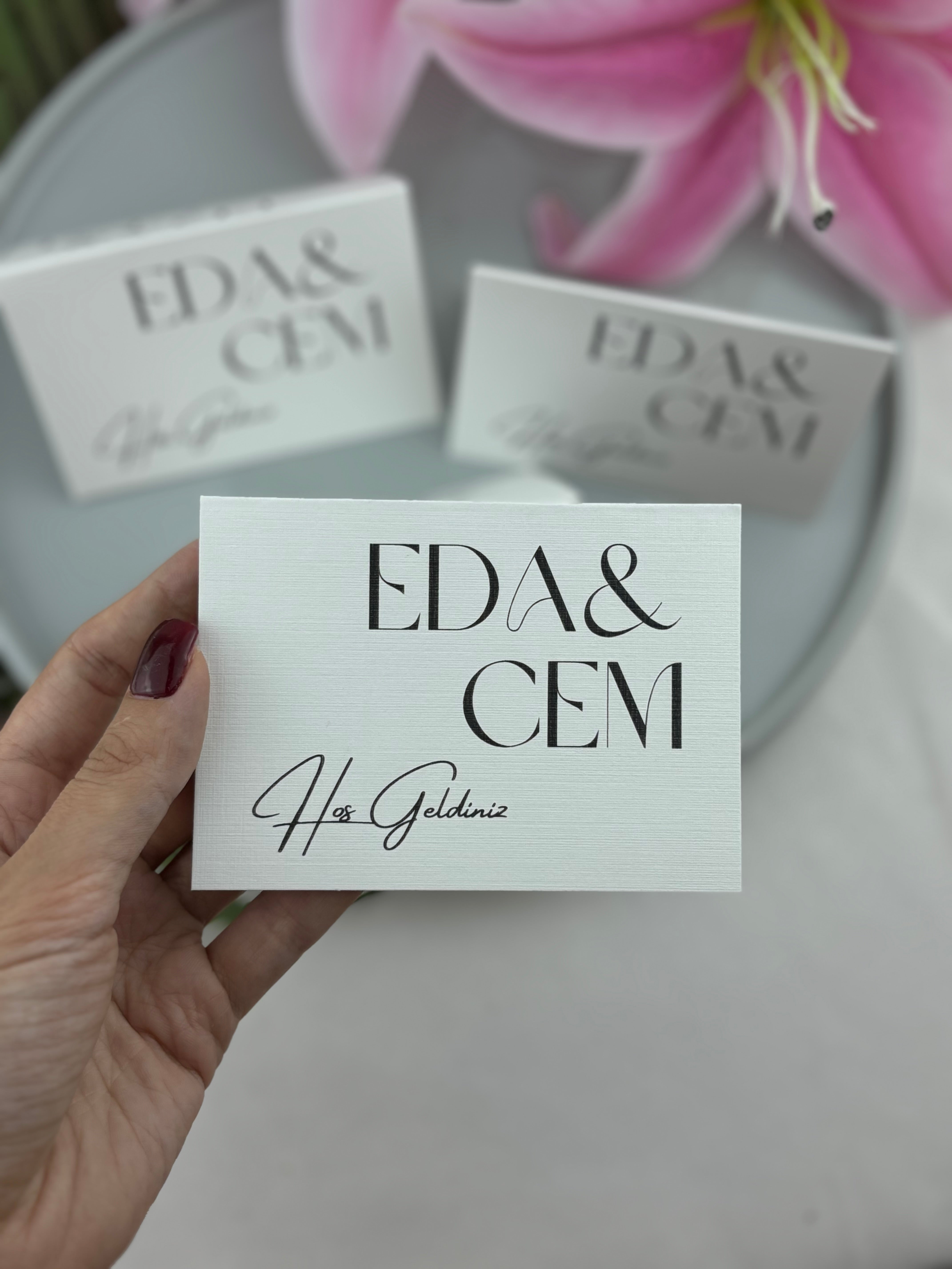 iri serif isimli kişiye özel masa isimliği, 10,5 × 7,5 cm