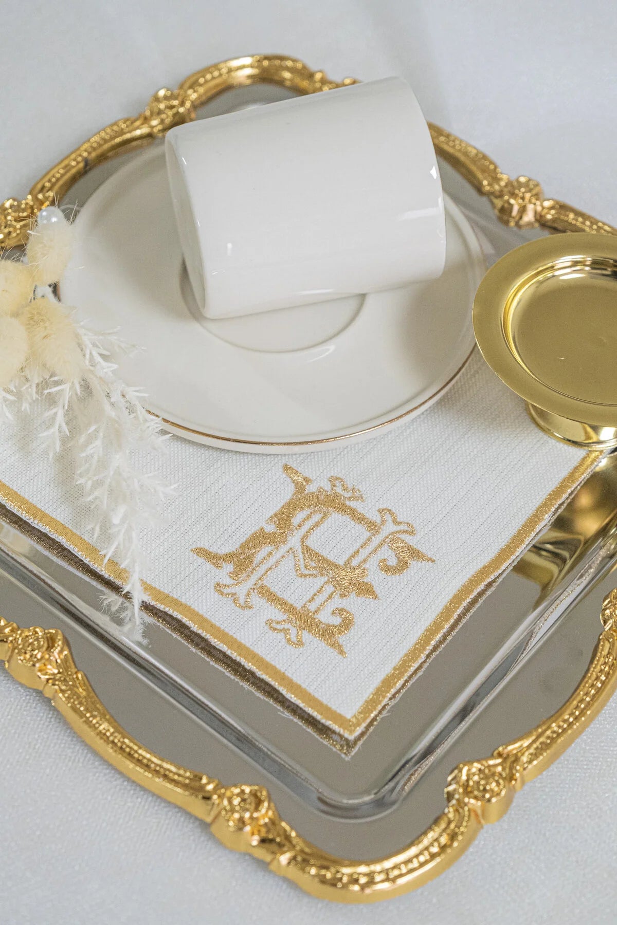 Lüks Monogram Tasarımlı Kişiselleştirilebilir Gold Detaylı Söz Nişan Mendili