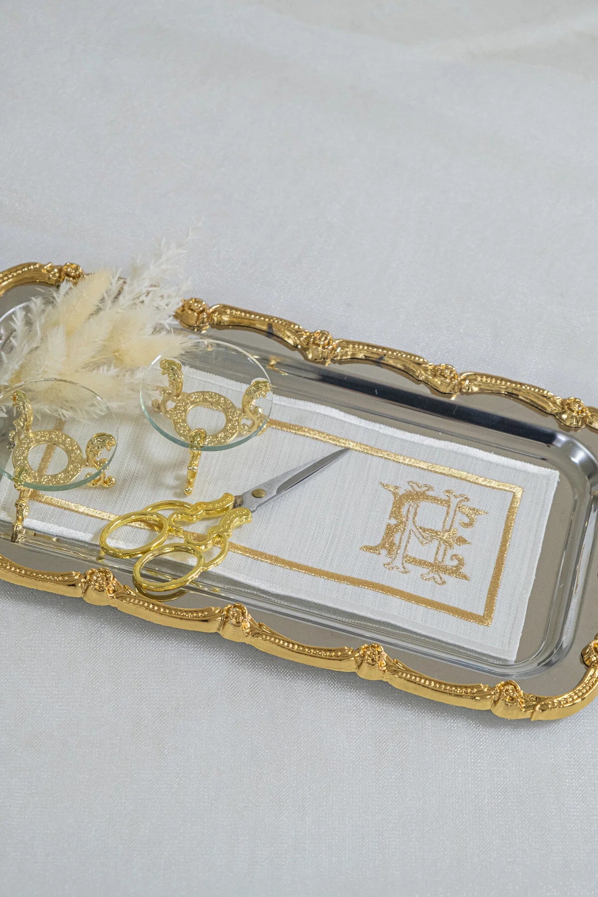 Kişiye Özel Monogram Tasarımlı Gold Varak Baskılı Dikdörtgen Söz Nişan Mendili