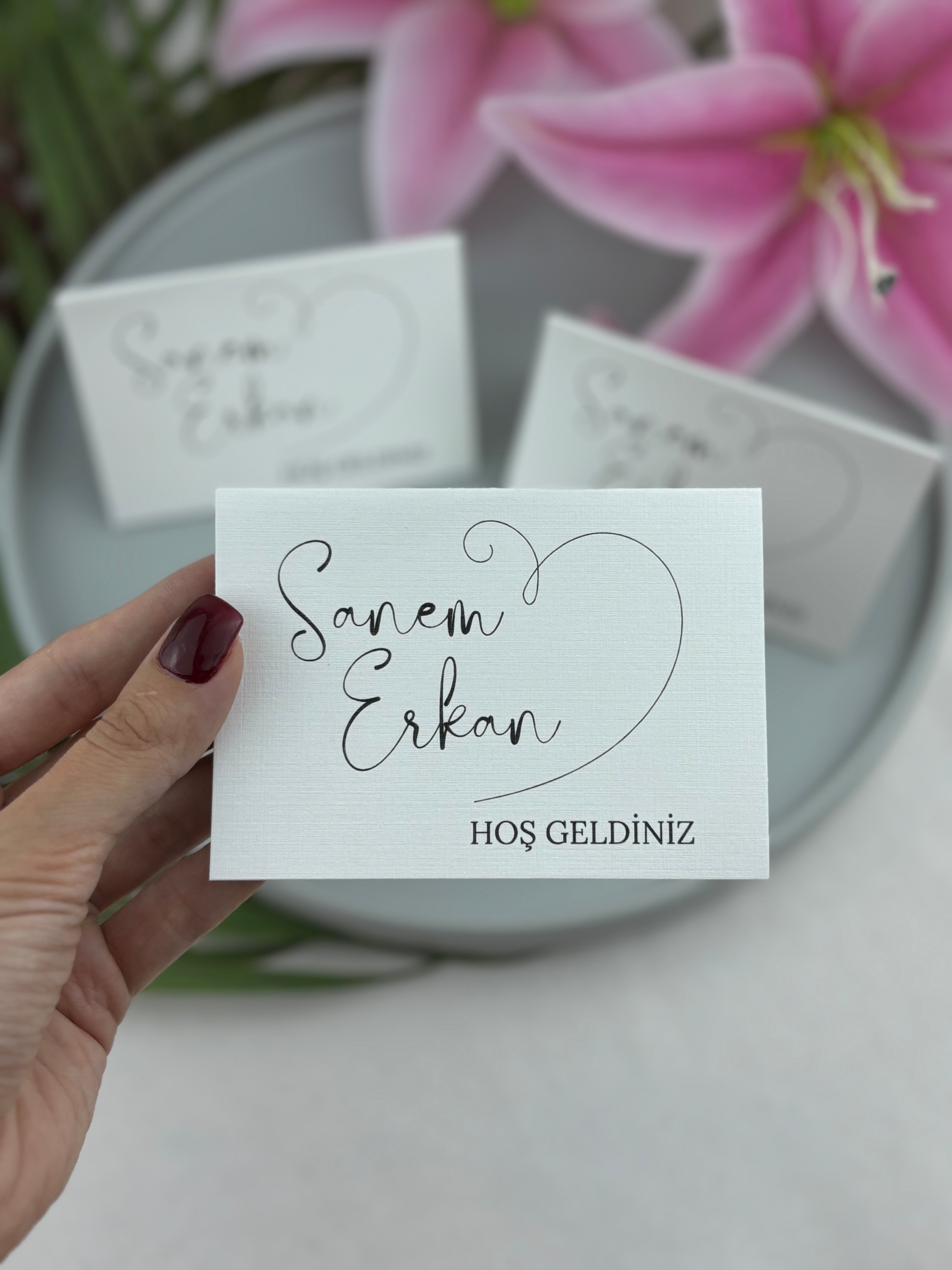 çizgi kalpli kişiye özel masa isimliği, 10,5 × 7,5 cm