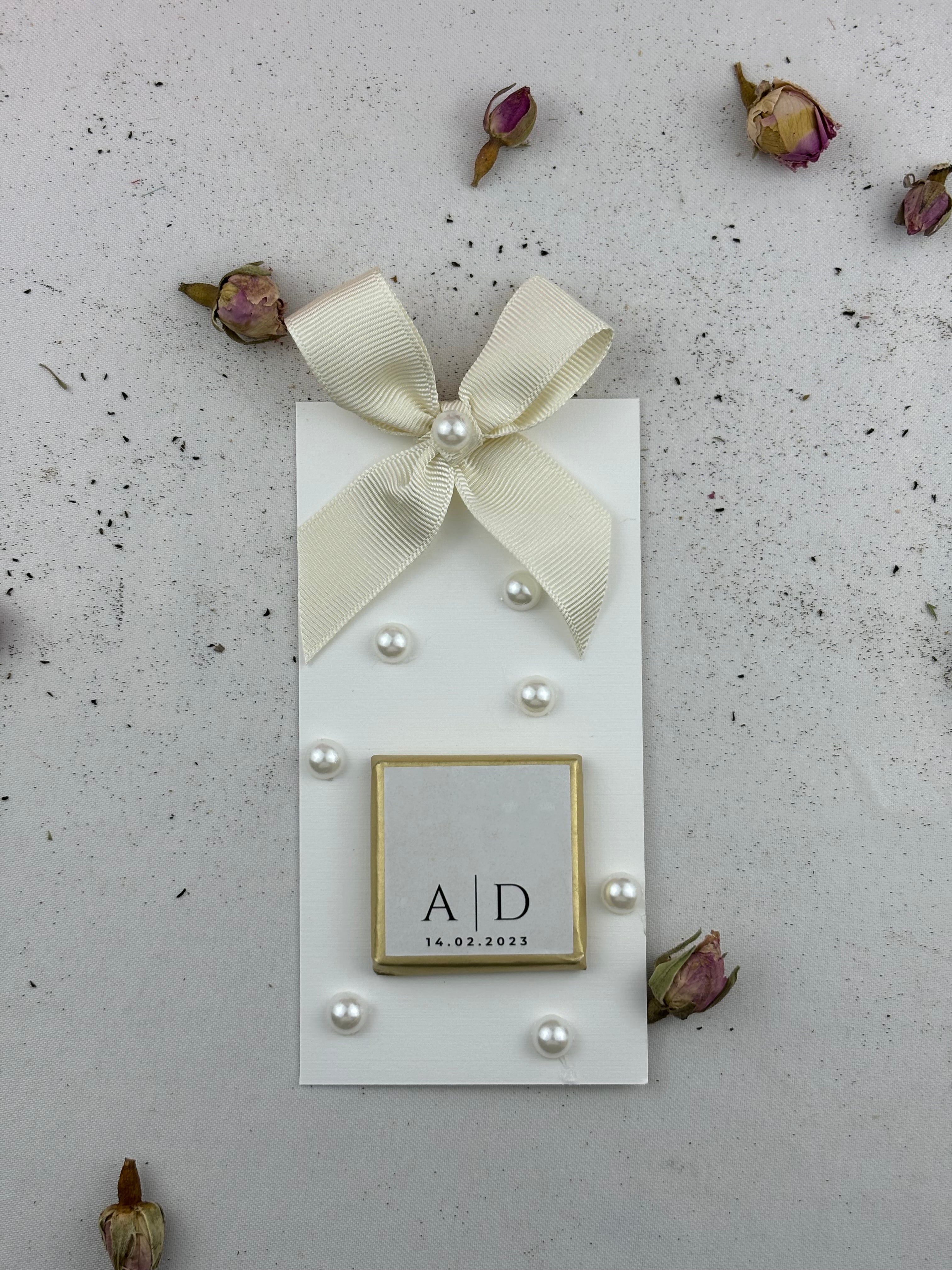 Mit Schleife verzierte Schokoladenkarte - Verlobungsgeschenke, personalisiertes Design
