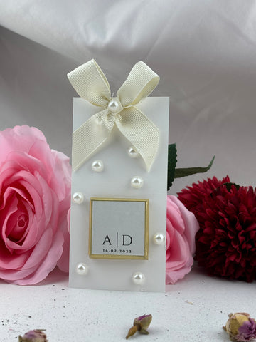 Mit Schleife verzierte Schokoladenkarte - Verlobungsgeschenke, personalisiertes Design