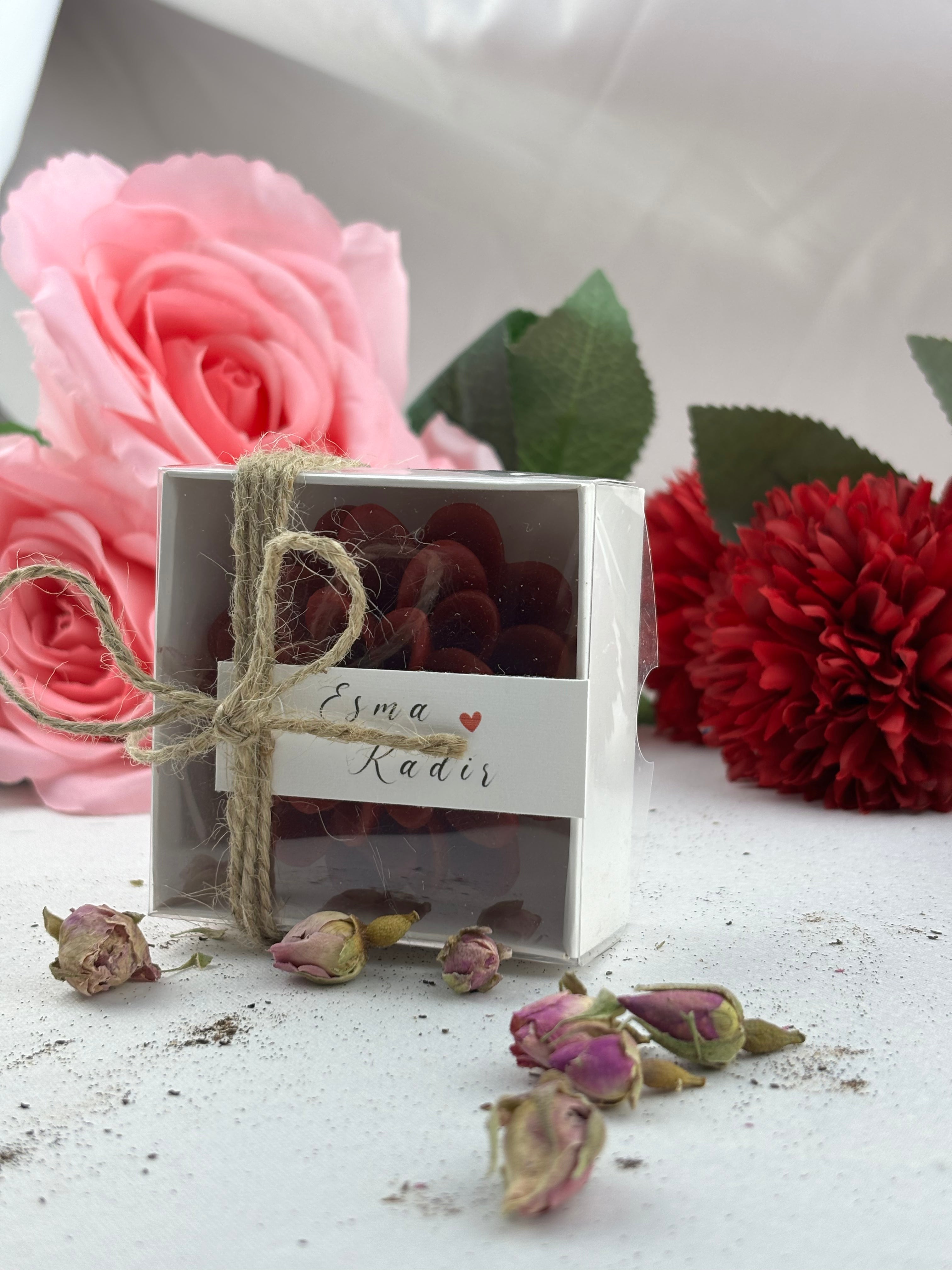 Rote Lotuskerze als Geschenk