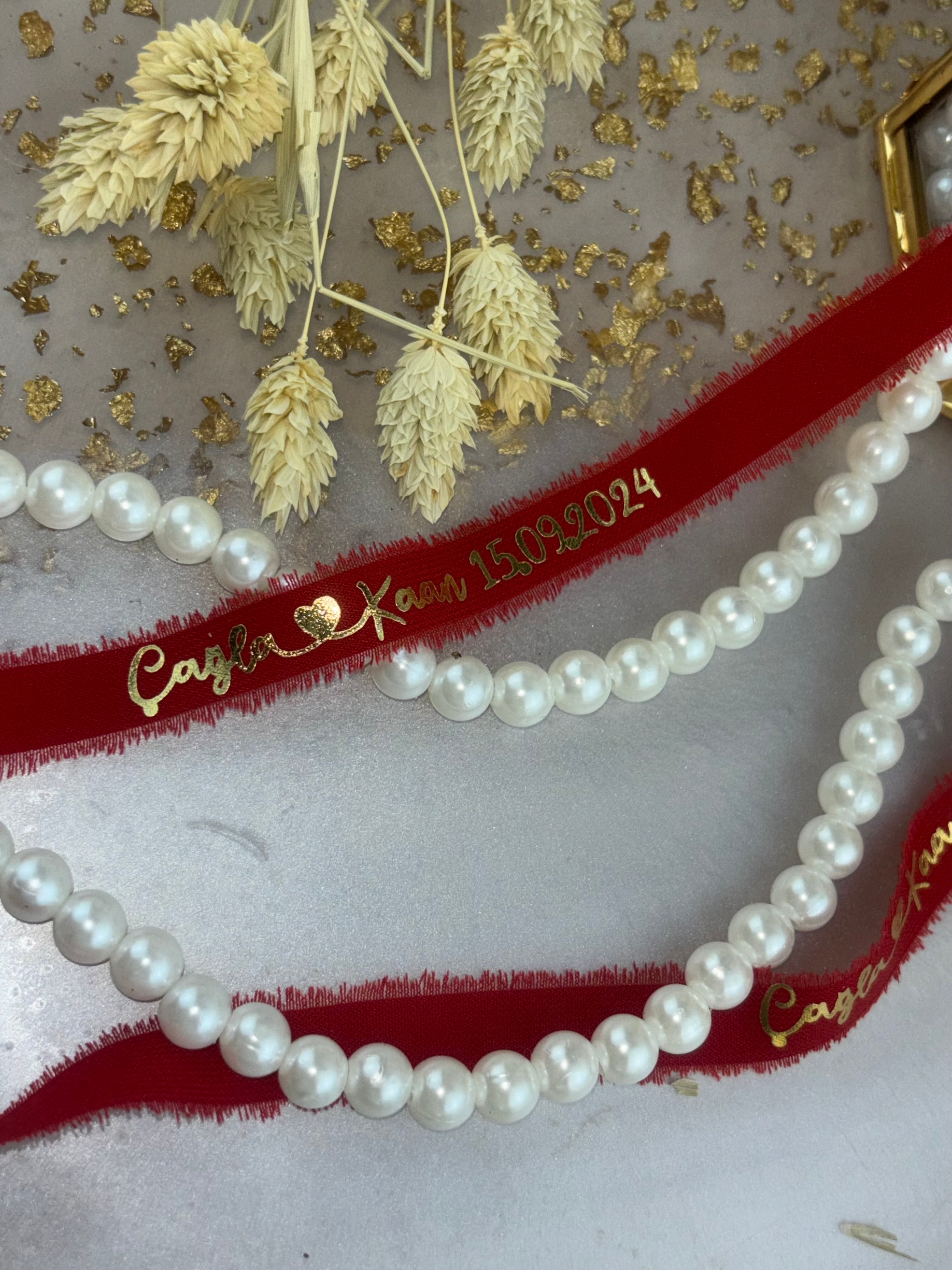 Rotes Verlobungsband aus perlmuttfarbener Seide – personalisiertes Ringband, Eleganz und Eleganz