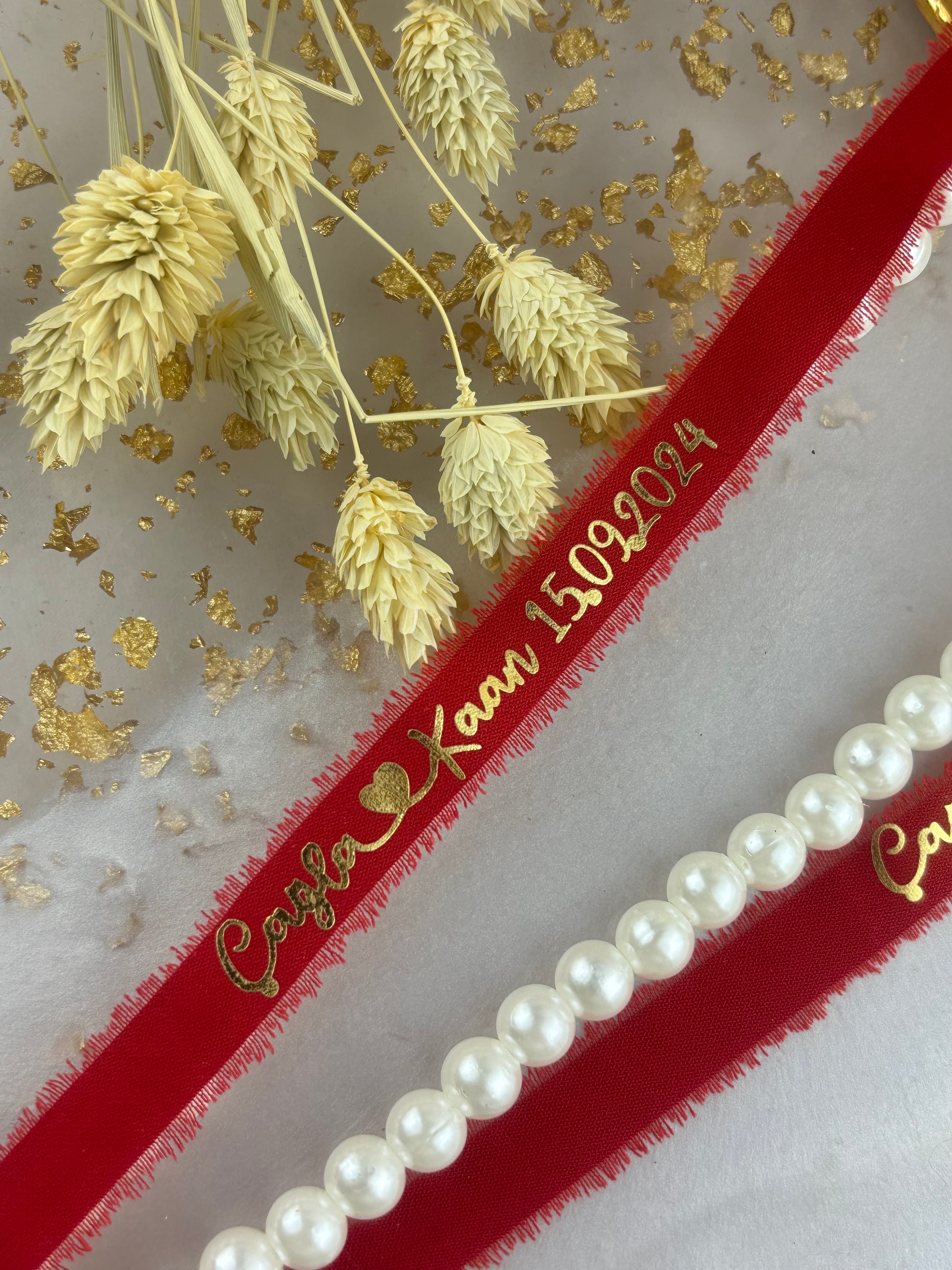 Rotes Verlobungsband aus perlmuttfarbener Seide – personalisiertes Ringband, Eleganz und Eleganz