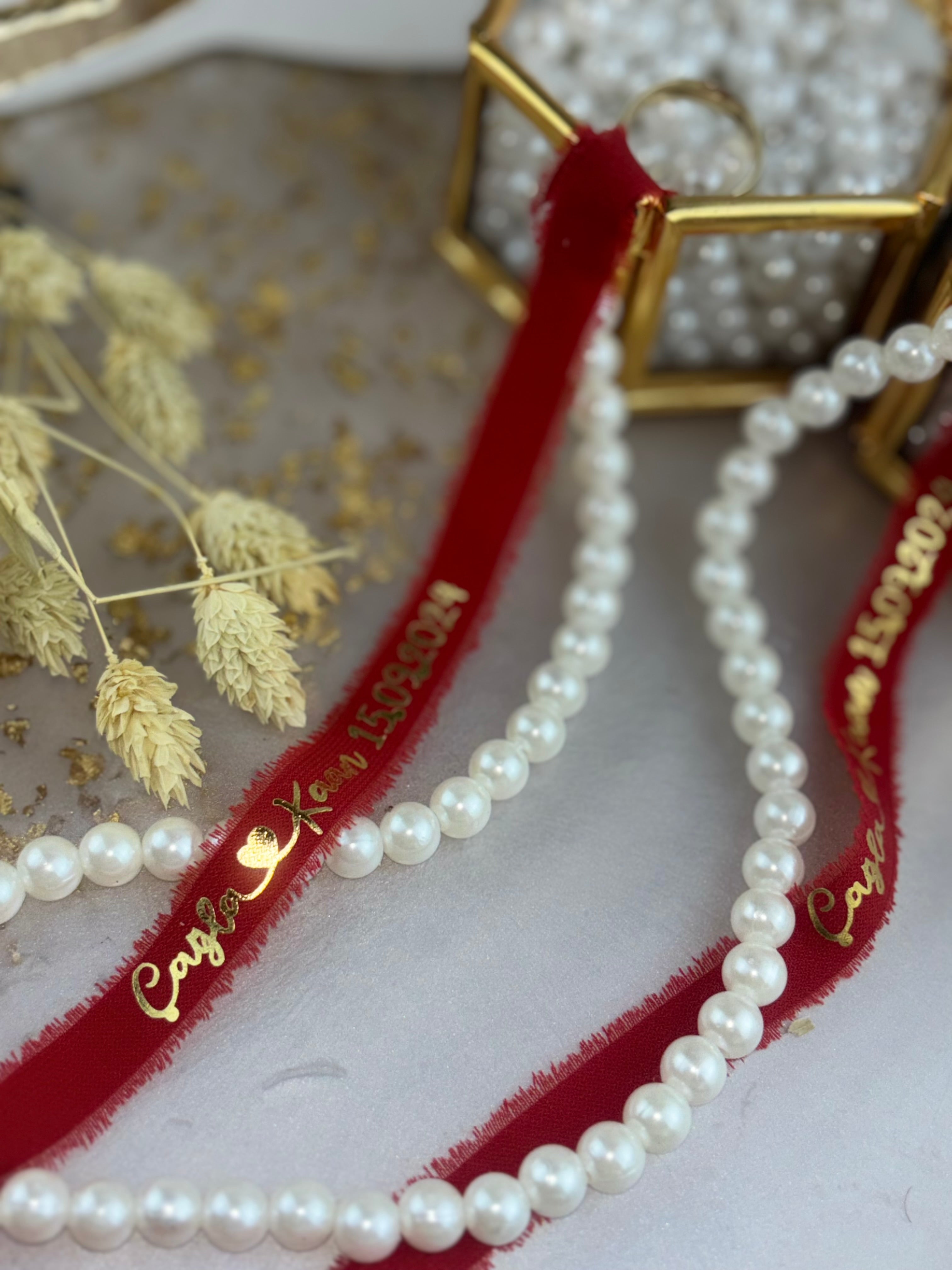 Rotes Verlobungsband aus perlmuttfarbener Seide – personalisiertes Ringband, Eleganz und Eleganz