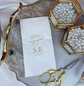 We're Engaged Yazılı Gold Baş Harfli kişiye özel isimli peçete, düğün ve nişan için 20'li paket