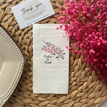 Pembe Sakura Dallı Geometrik kişiye özel isimli peçete, düğün ve nişan için 20'li paket