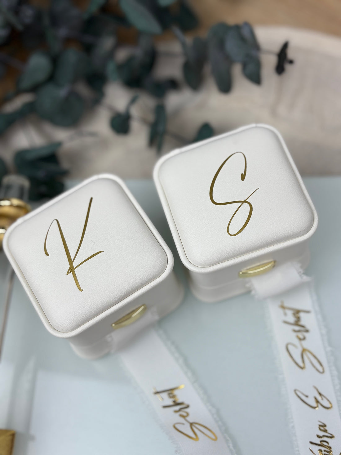 Beyaz Deri İsimli Yüzük Yükseltici