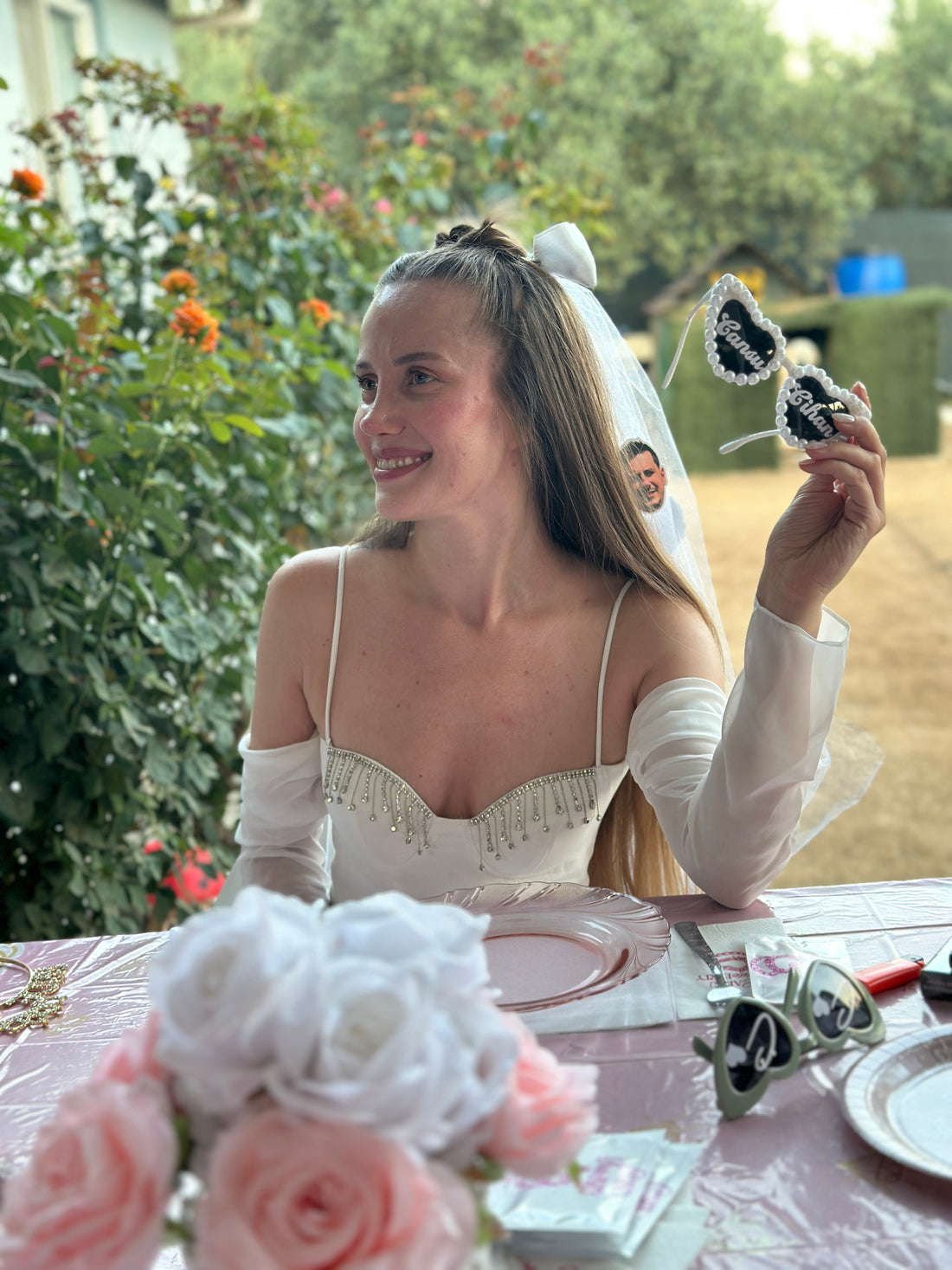 Kişiye Özel Bride to Be Parti Gözlüğü – İsimli İncili Parti Gözlüğü
