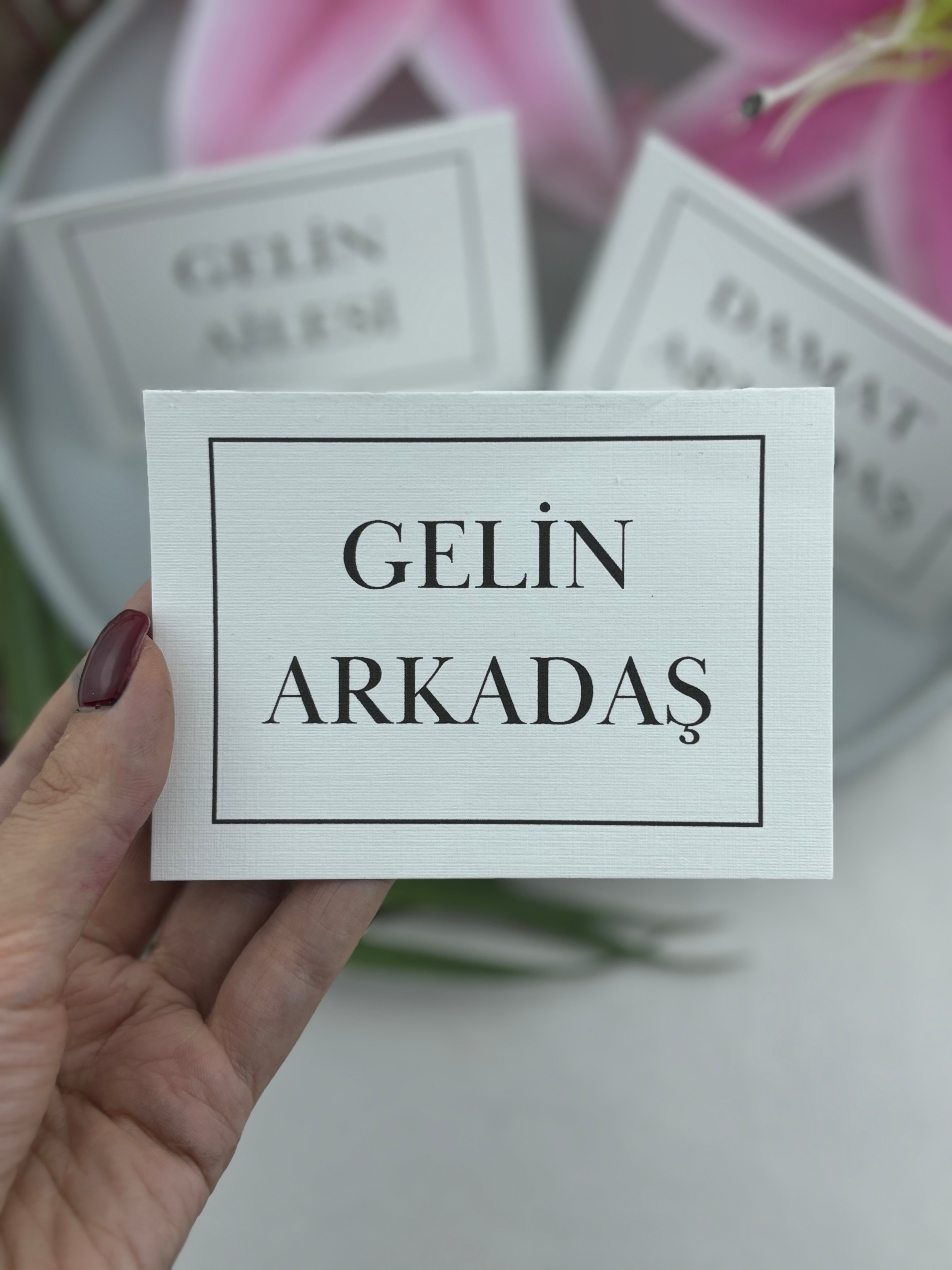 25'li hazır set kişiye özel masa isimliği yakın çekim, baskı detayı