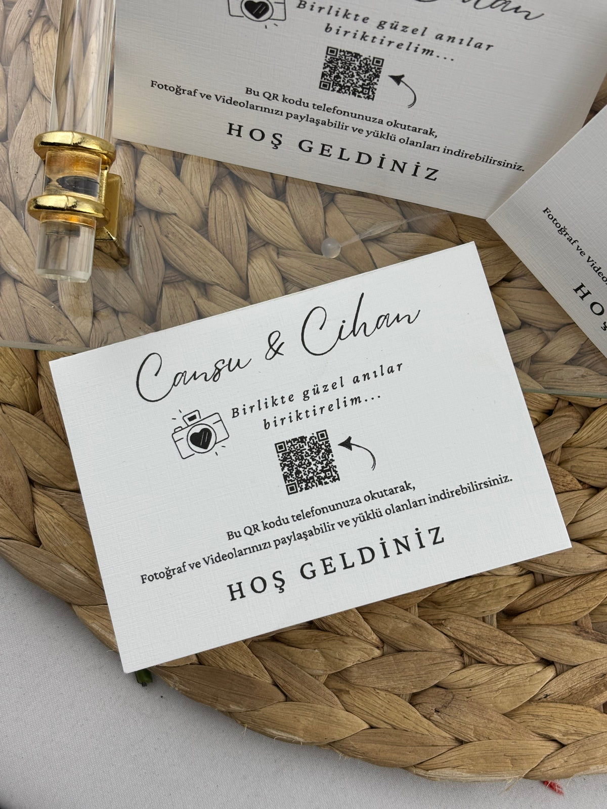qr kodlu kişiye özel masa isimliği, düğün ve nişan için