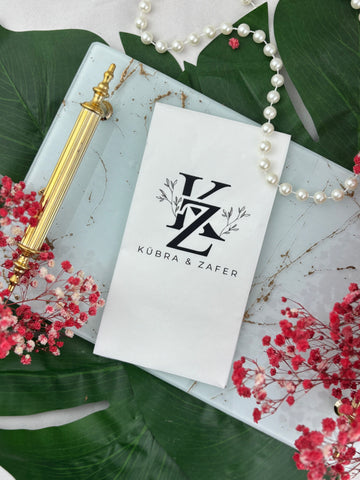 Yaprak Detaylı Büyük Serif Monogramlı kişiye özel isimli peçete, düğün ve nişan için 20'li paket