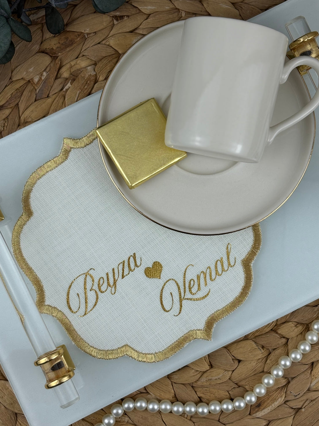 Personalisiertes, vergoldetes Taschentuch zur Verlobung – bestickte Leinenserviette für Verlobungs- und Bräutigamkaffee (14 x 14 cm)