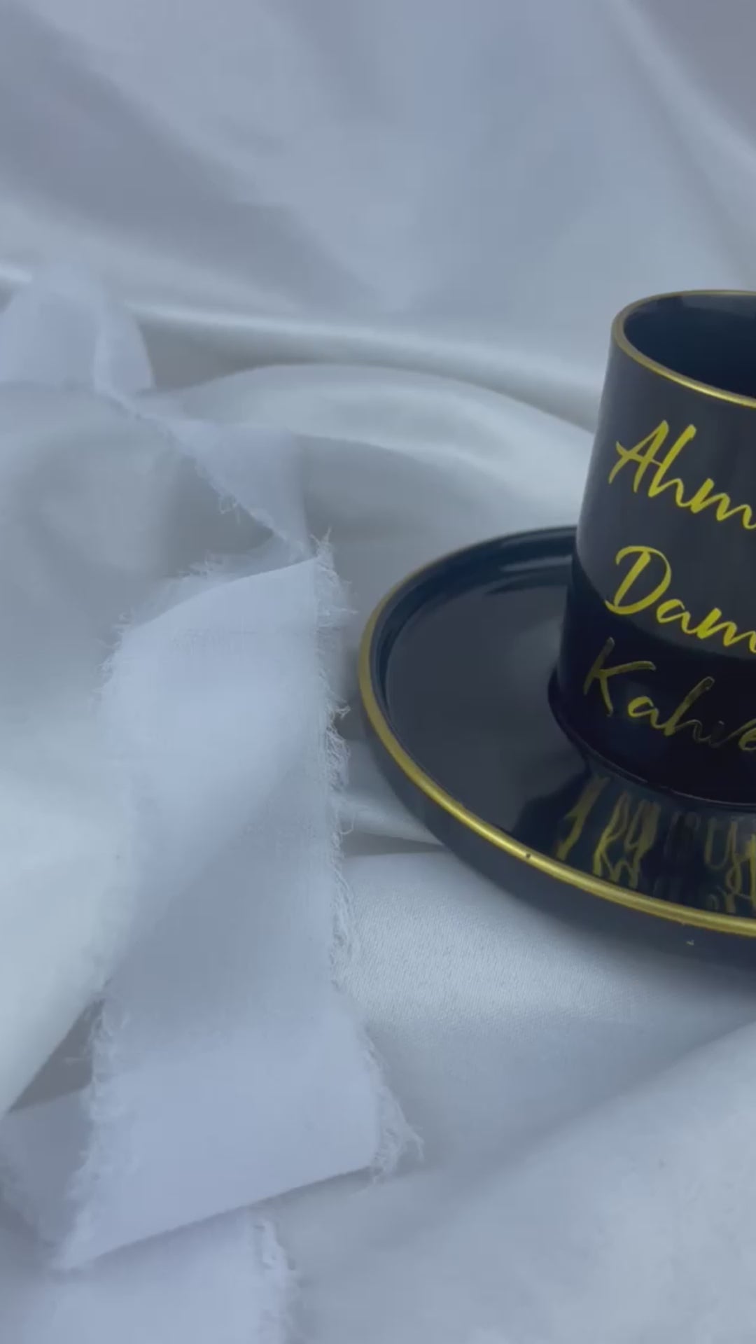 Personalisierter schwarzer Bräutigambecher mit Gold-/Silberdruck