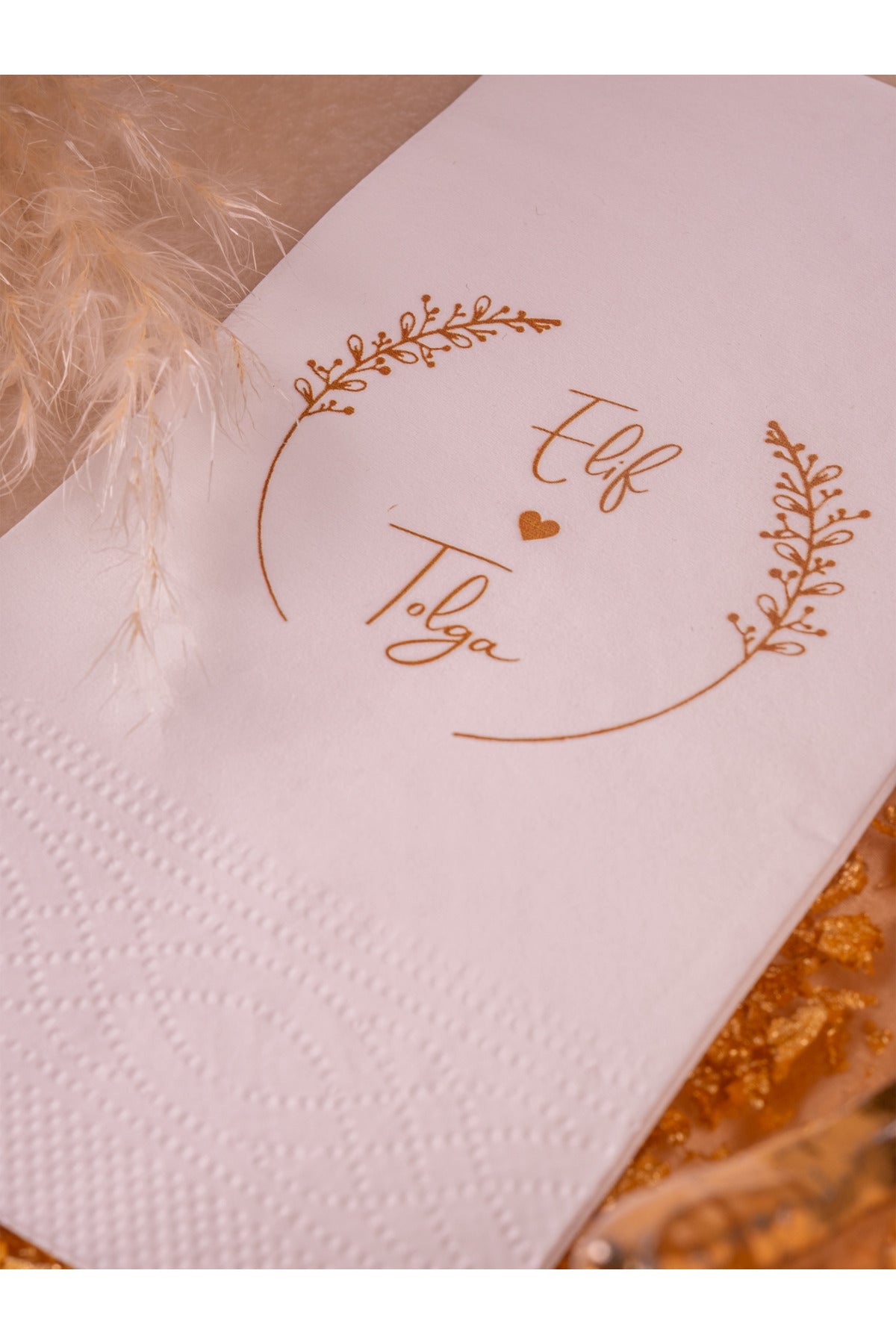 bakır dal çelenkli kalp detaylı kişiye özel baskılı peçete, nişan ve söz sofrası sunumu