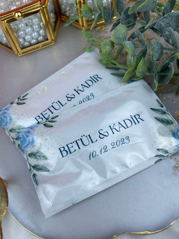Mavi Gül ve Yaprak Desenli kişiye özel isimli ıslak mendil, düğün ve nişan için 20'li paket