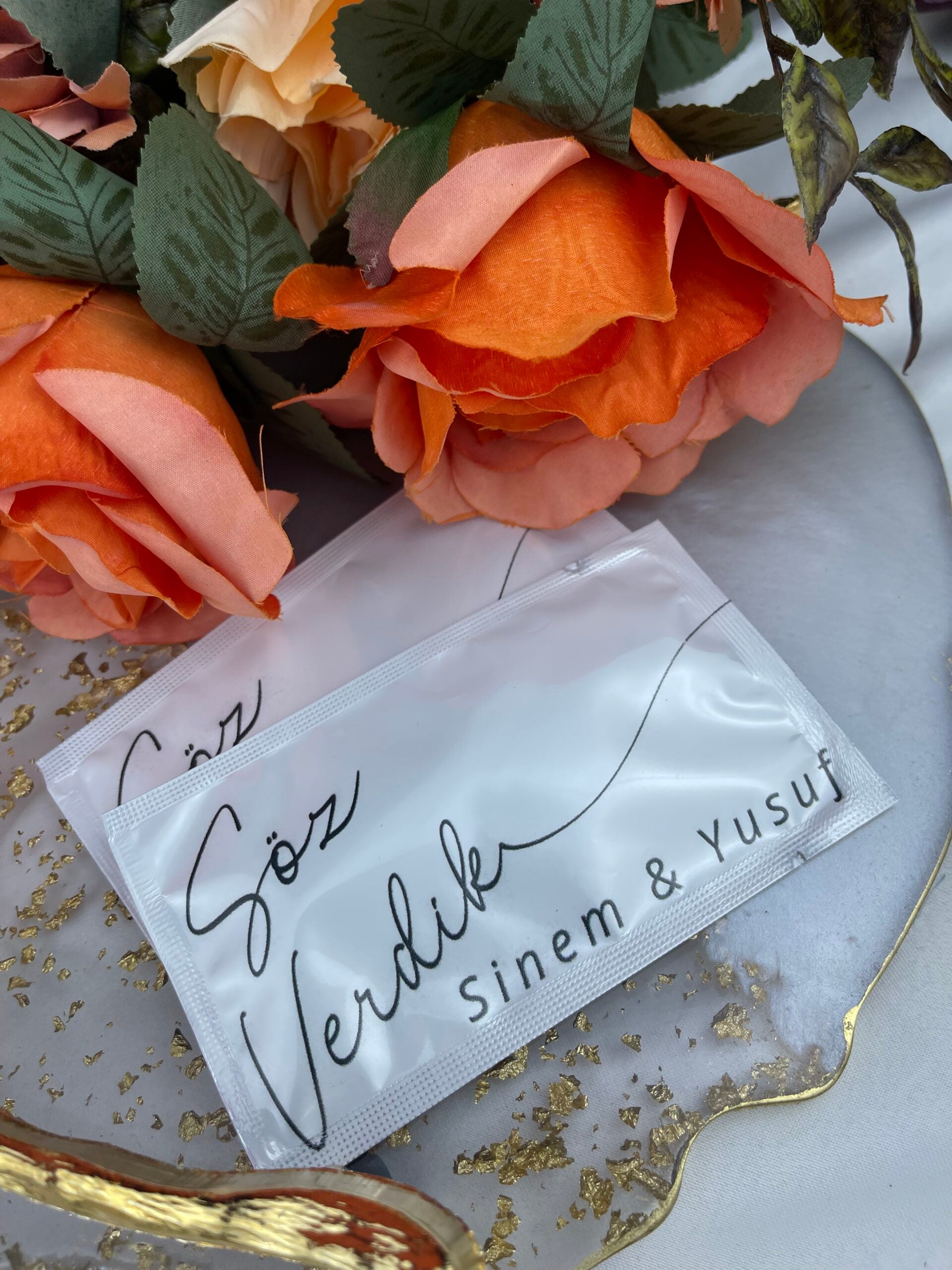 Söz Verdik Yazılı Kaligrafi kişiye özel isimli ıslak mendil, düğün ve nişan için 20'li paket