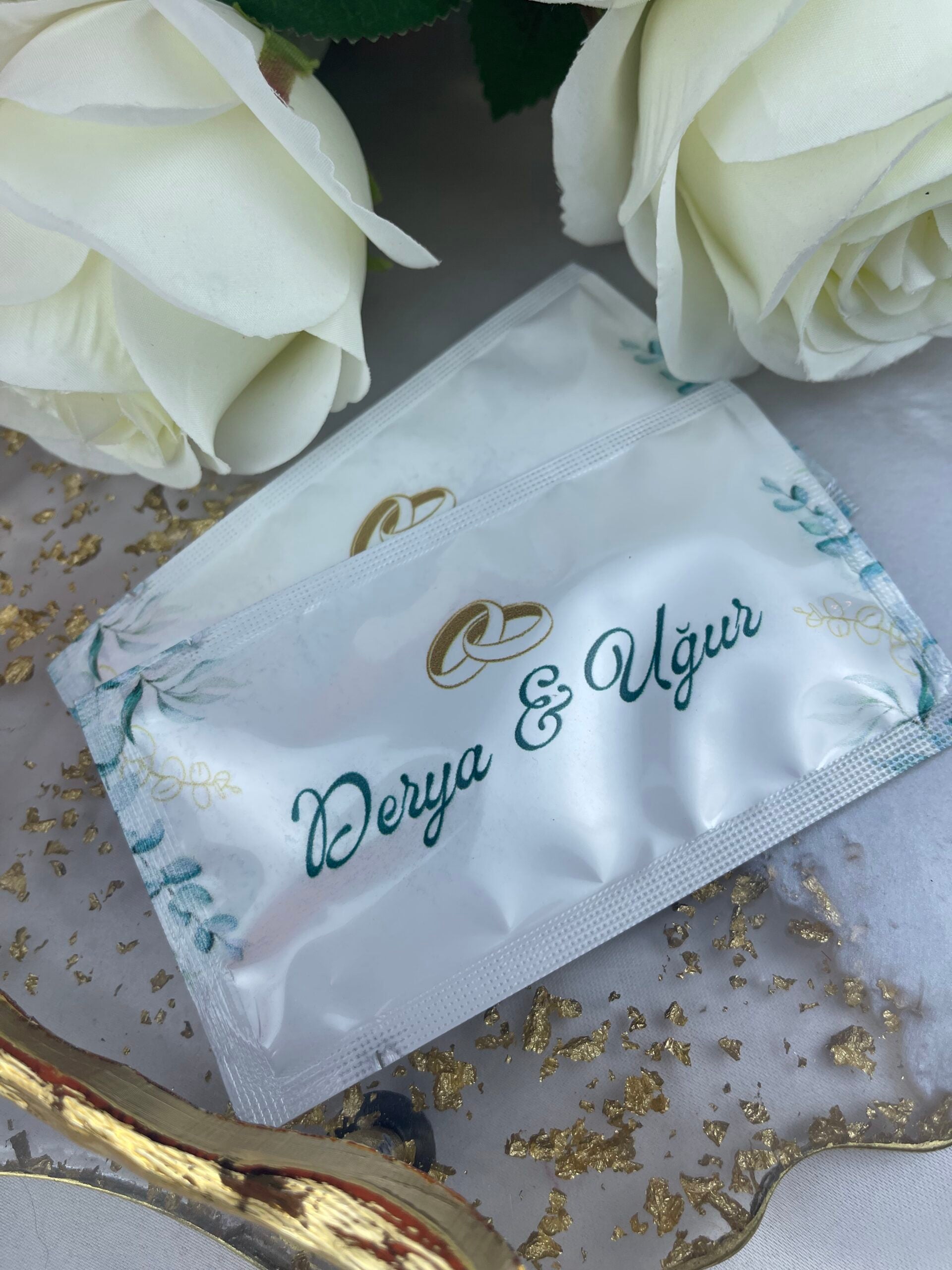 Gold Yüzüklü Yeşil Yazılı kişiye özel isimli ıslak mendil, düğün ve nişan için 20'li paket