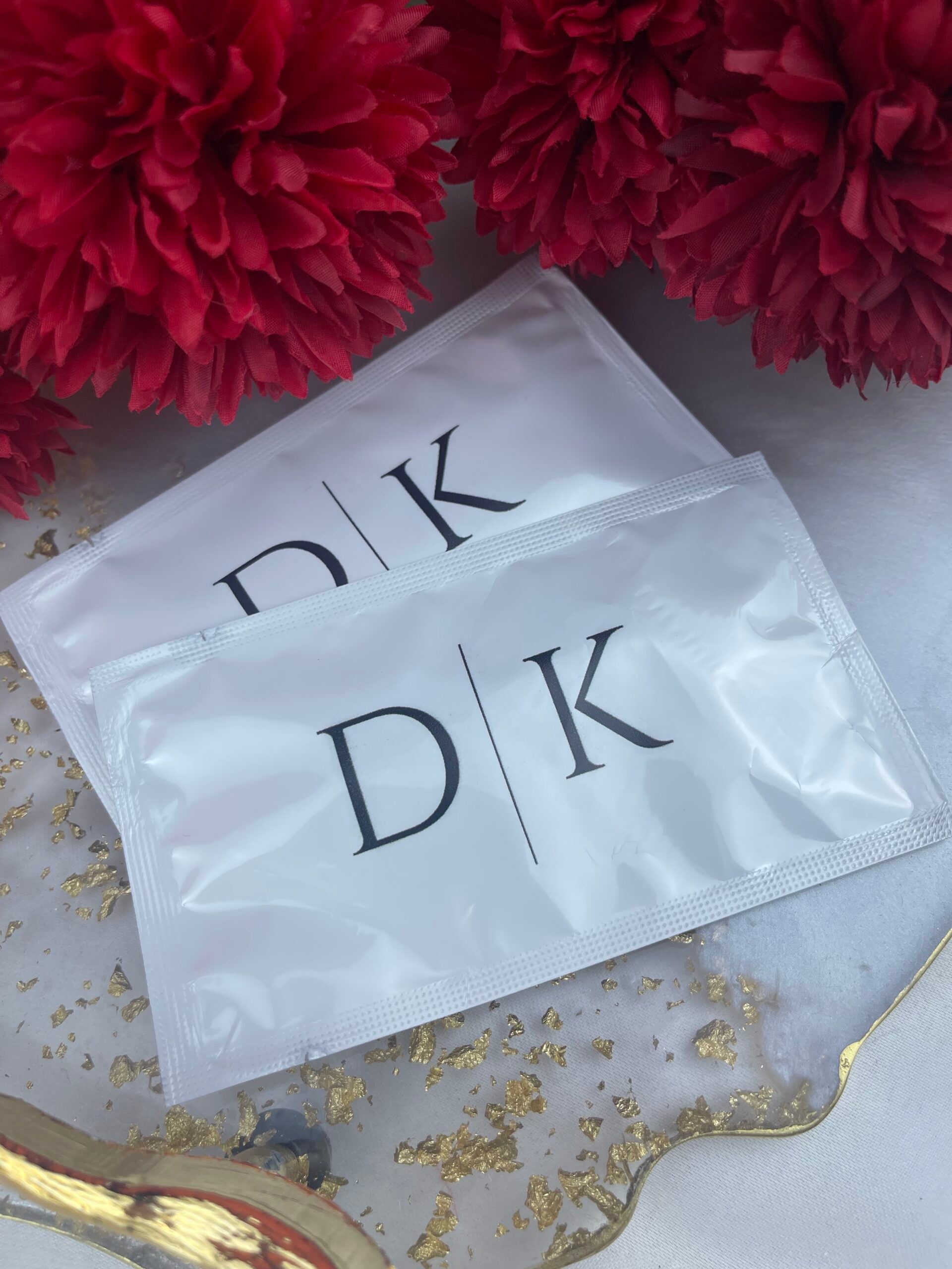 Büyük Baş Harf Monogramlı Minimal kişiye özel isimli ıslak mendil, düğün ve nişan için 20'li paket