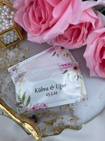 İnce Gold Çerçeveli Gül Buketli kişiye özel isimli ıslak mendil, düğün ve nişan için 20'li paket